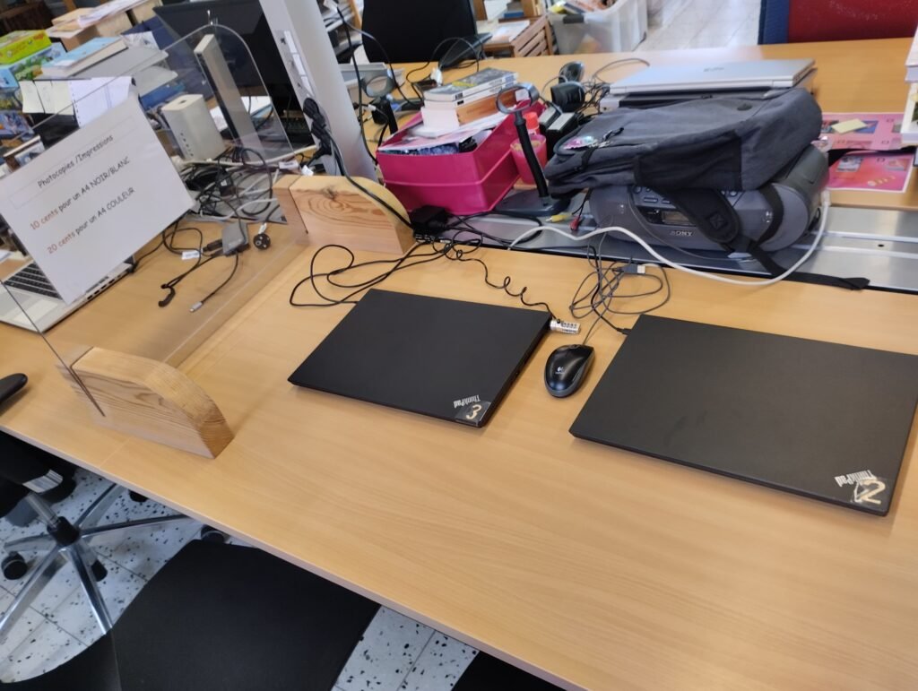 Espace publique numérique de la bibliothèque de Quaregnon - Section adulte