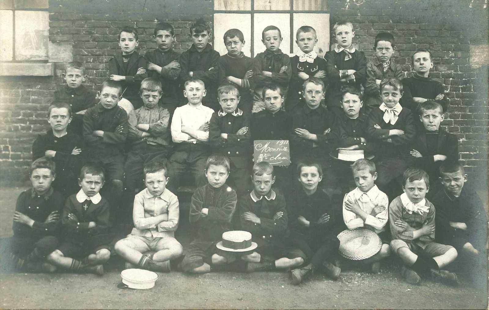 Photo de classe. École de Monsville